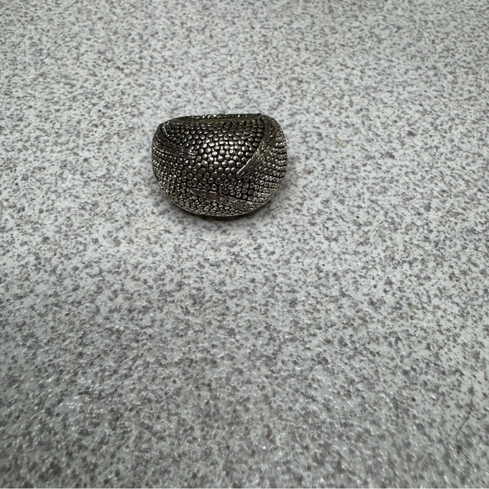 Silver metal textured‎ elastic ring